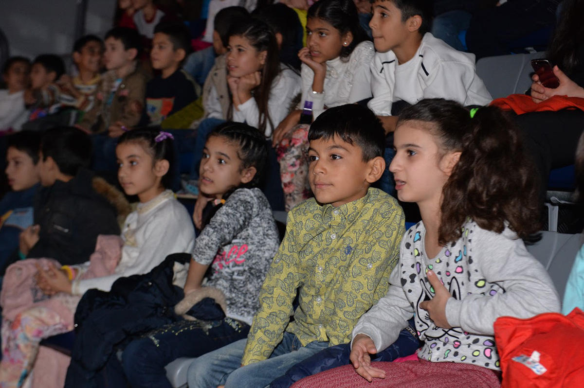 При поддержке Фонда Гейдара Алиева воспитанники детских домов посмотрели цирковую программу "Форсаж шоу"