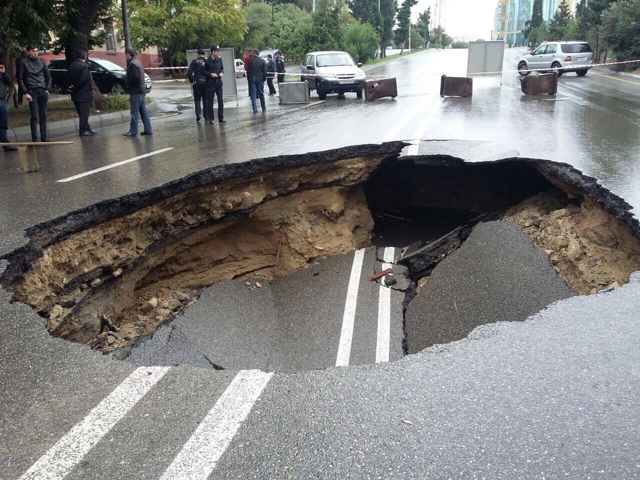 В Баку просела еще одна дорога