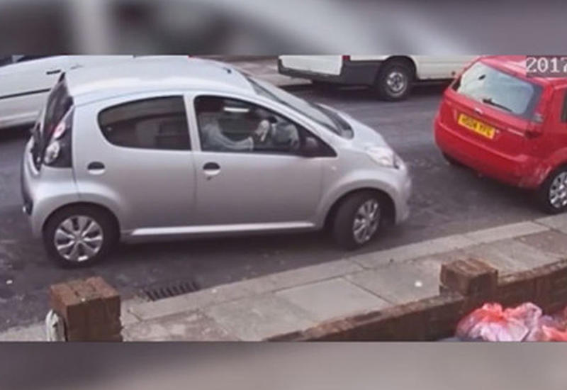 Женщина чуть не взорвала авто, пытаясь припарковаться