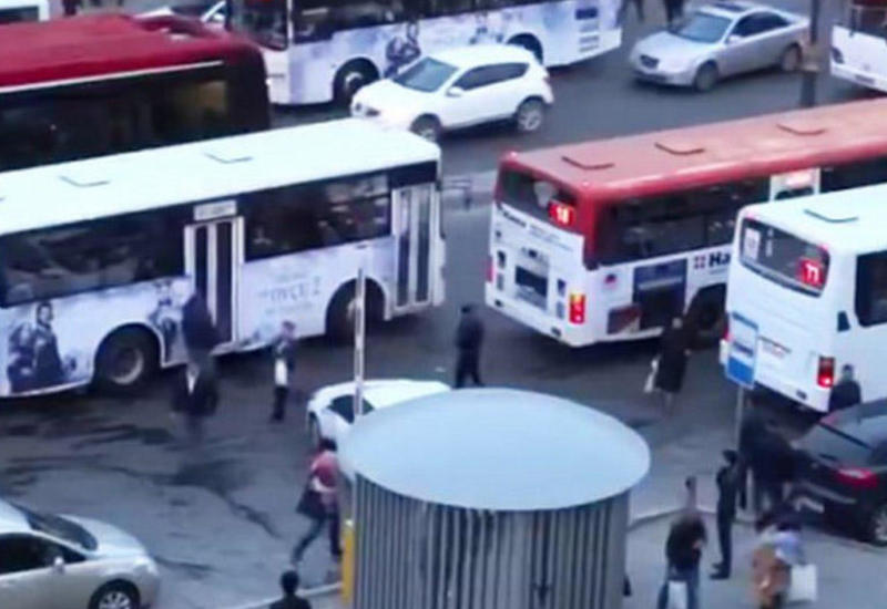 В Баку автобусы курсируют с задержками
