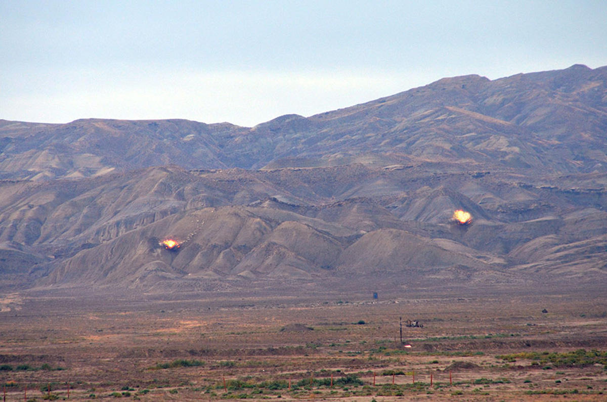 Азербайджанские ракеты заняли огневые позиции