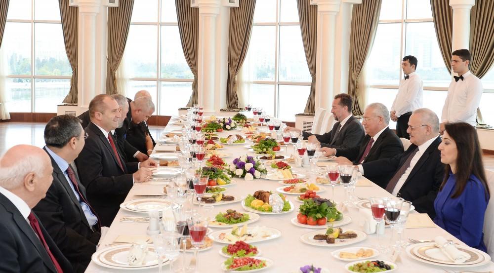 Состоялся совместный обед премьер-министра Азербайджана и Президента Болгарии