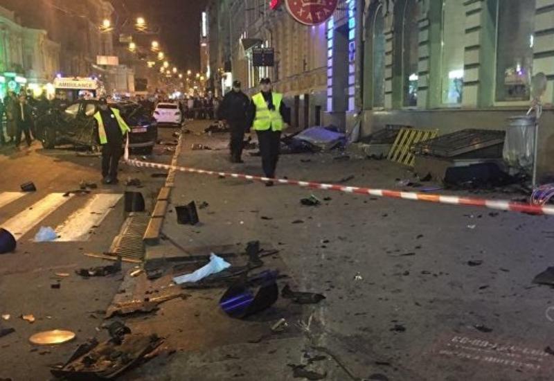В Харькове внедорожник въехал в толпу, есть погибшие <span class="color_red">- ФОТО - ВИДЕО</span>