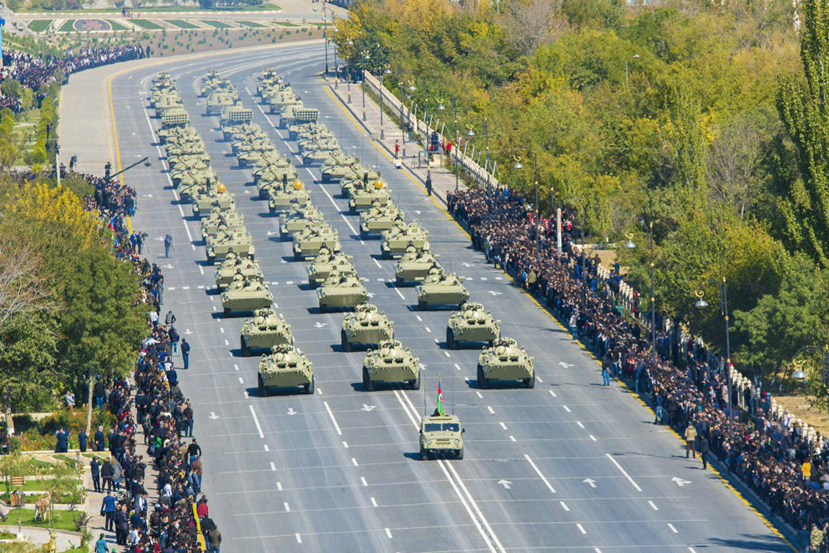 В Нахчыване прошел военный парад