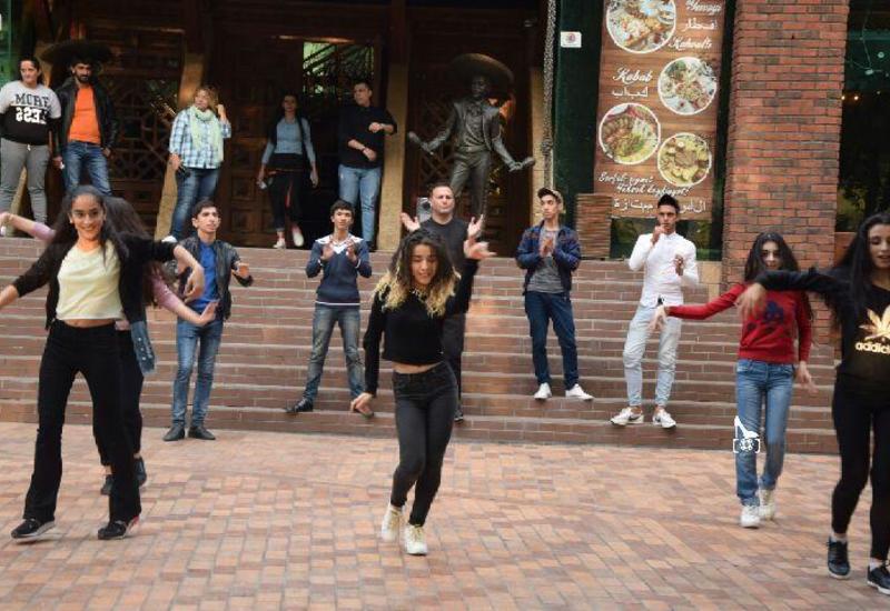 В Баку прошел флешмоб индийских танцев