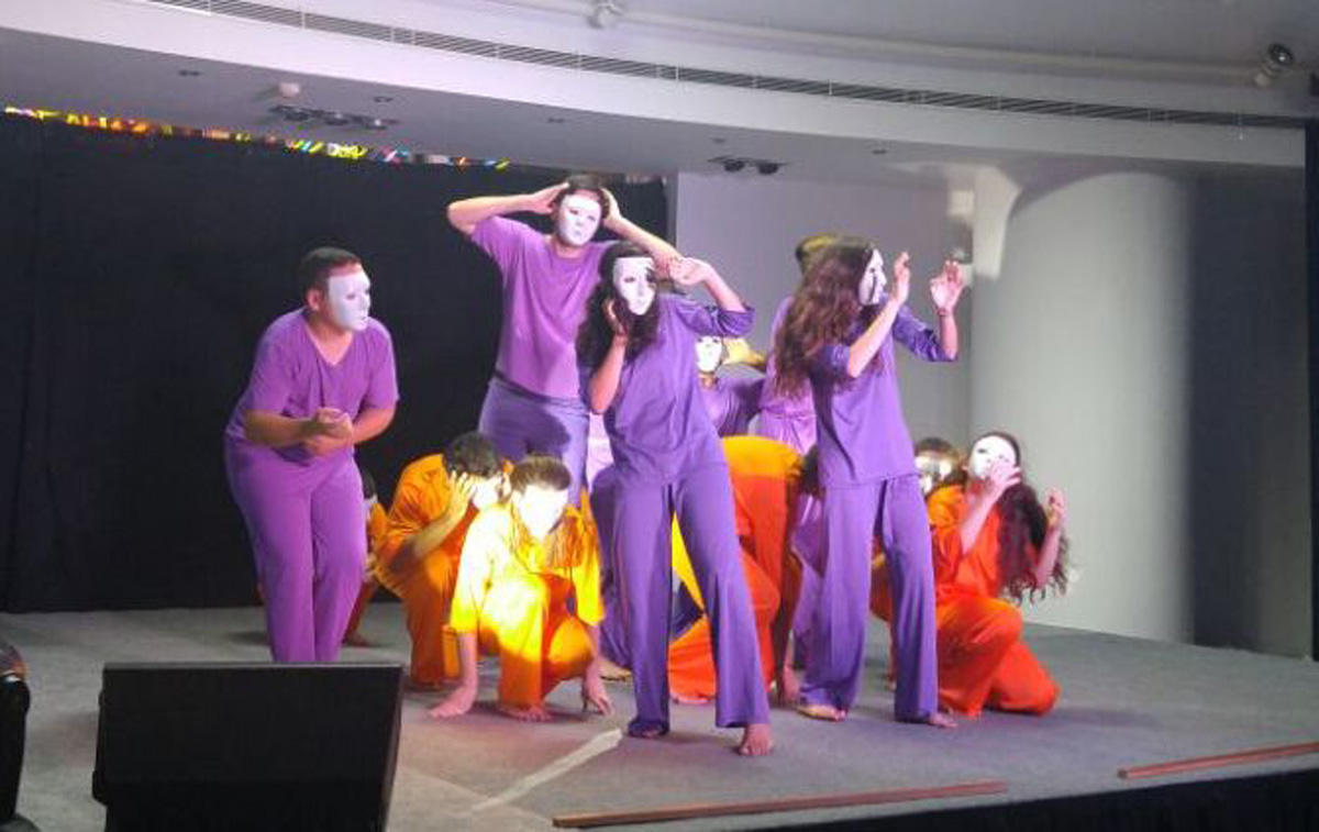 В Баку выступил израильский театр пантомимы Beresheet LaShalom