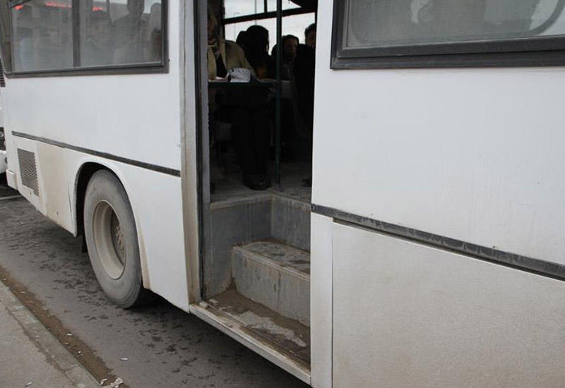 Bakıda avtobusdan oğurluq kameraya düşdü <span class="color_red">- VİDEO</span>