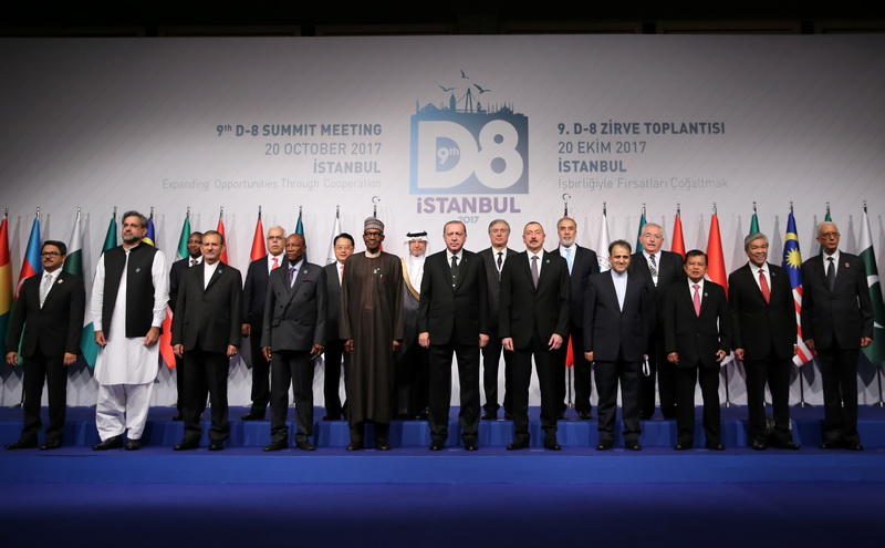Президент Ильхам Алиев принял участие в IX саммите ОЭС D-8 в Стамбуле