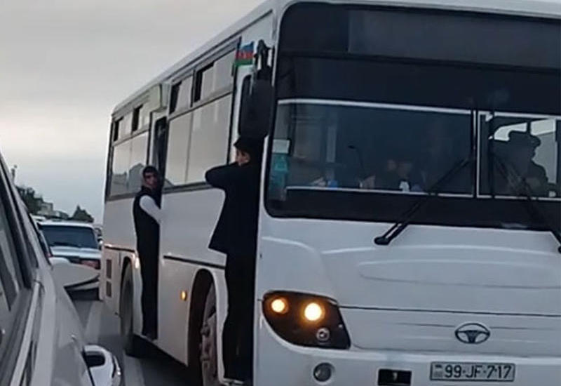 В Баку избили водителя автобуса