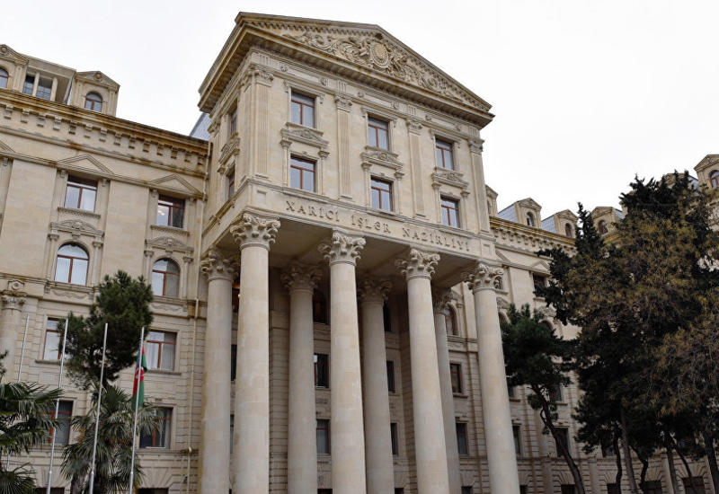 Азербайджан включил американского шеф-повара в черный список