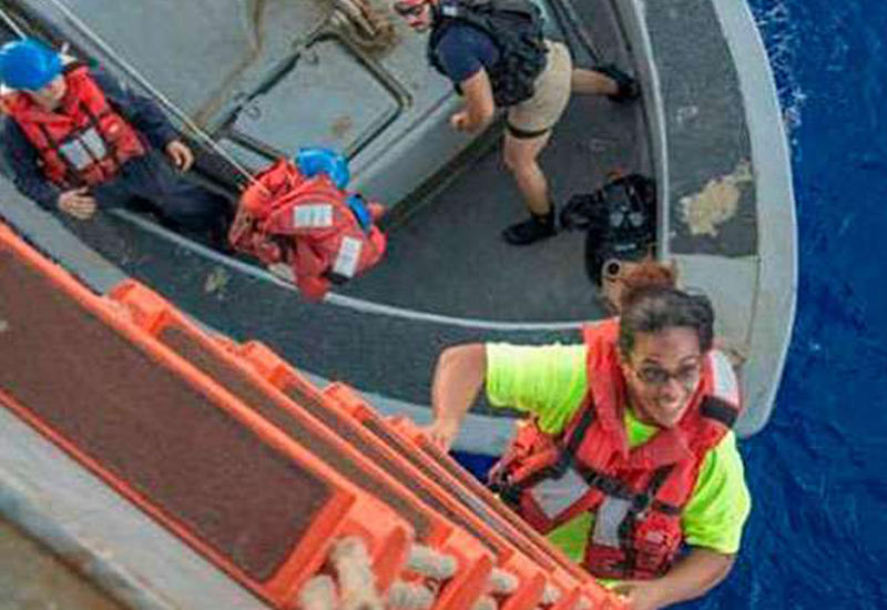В Тихом океане спасли дрейфовавших пять месяцев девушек