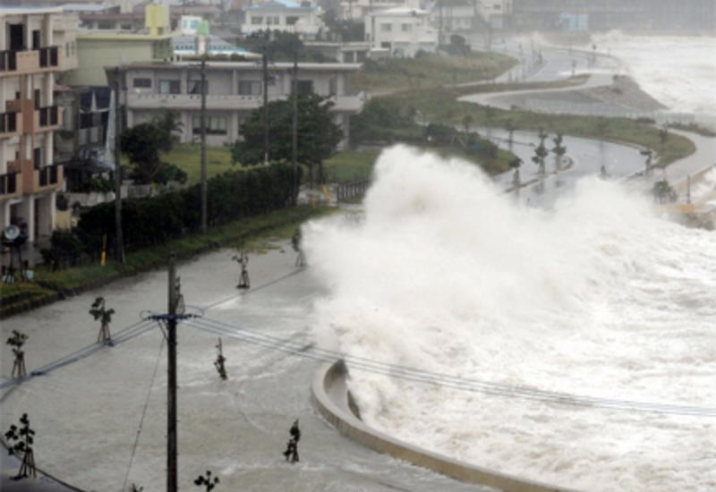 Мощный тайфун в Японии, жители остались без света