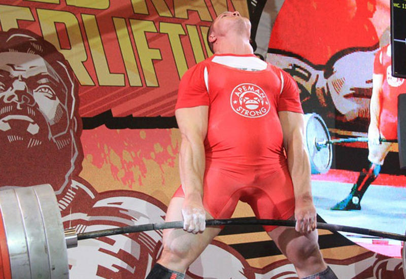 Россиянин побил мировой рекорд, подняв штангу весом в 440 кг