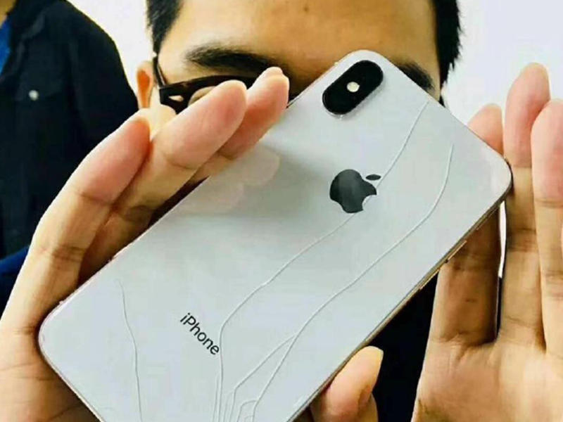 iPhone X ötən gün satışa çıxdı, bir günə 