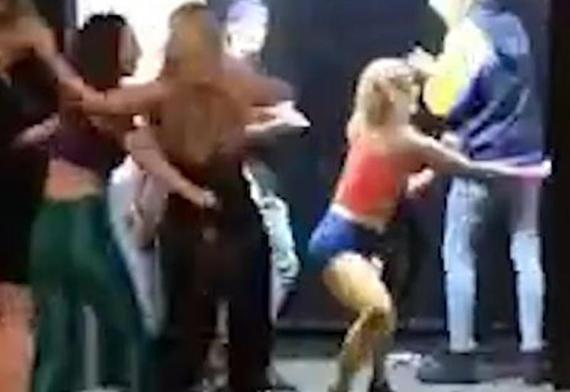 Сеть взорвало видео с танцорами, устроившими баттл у подъезда