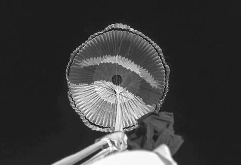 НАСА испытала марсианский парашют