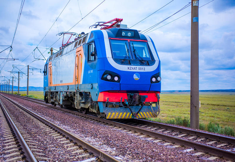 Азербайджан получит пассажирские локомотивы из Казахстана