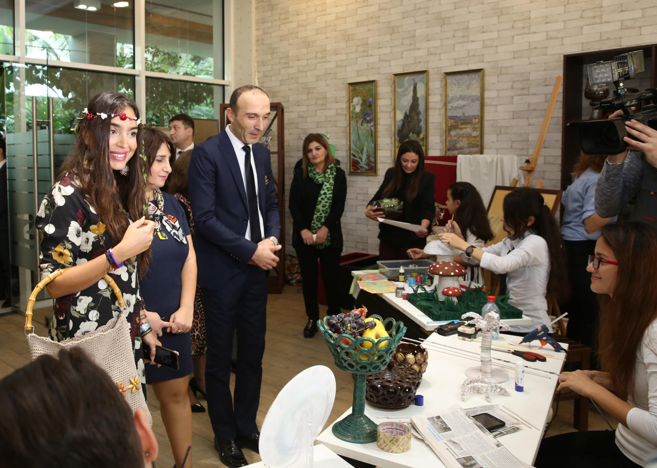 Вице-президент Фонда Гейдара Алиева Лейла Алиева приняла участие в открытии выставки «Экологические проблемы и пути их решения глазами студентов»