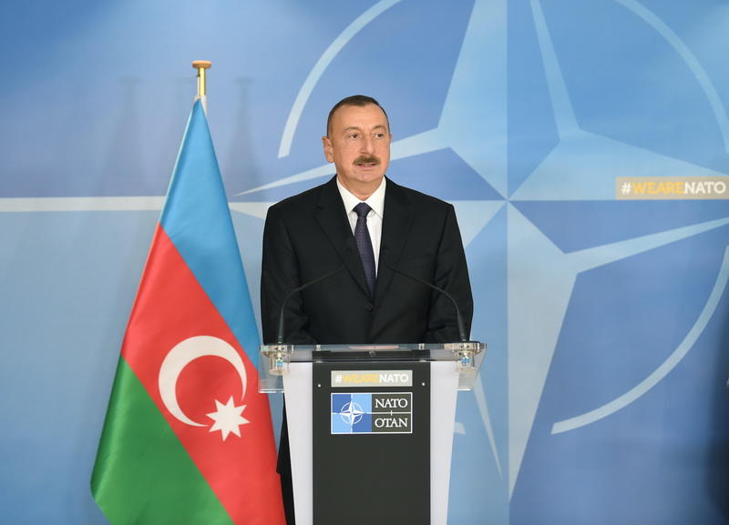 Президент Ильхам Алиев и генсек НАТО выступили с заявлениями для печати
