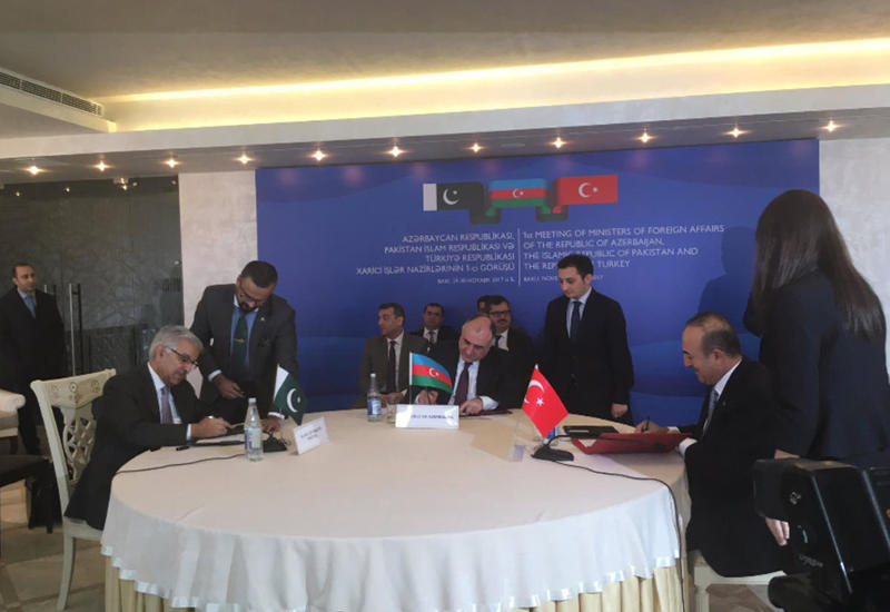 Главы МИД Азербайджана, Турции и Пакистана приняли Бакинскую декларацию