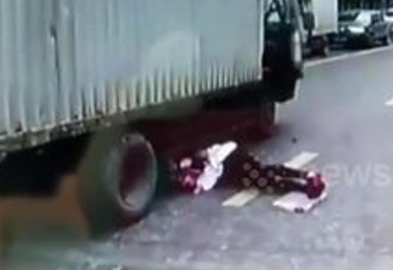 Девушка чудом выжила под колёсами грузовика