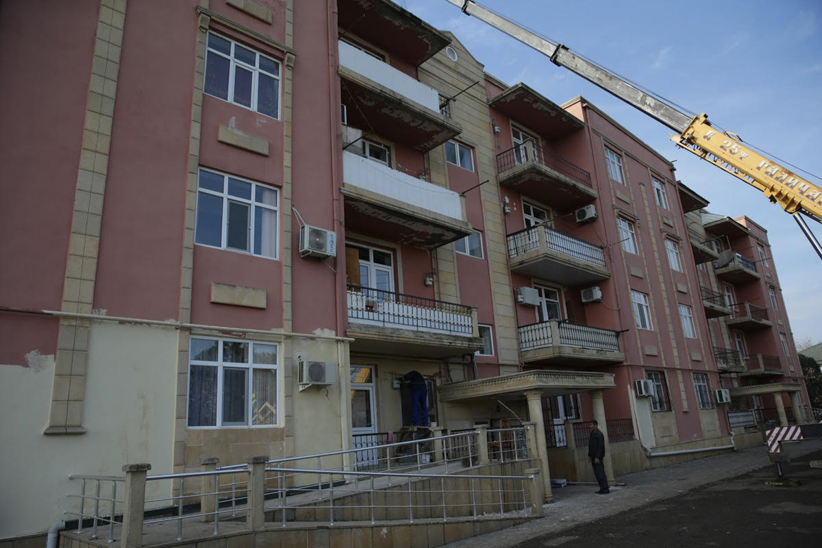 По поручению Первого вице-президента Мехрибан Алиевой начался капремонт жилого здания для инвалидов в Джалилабаде