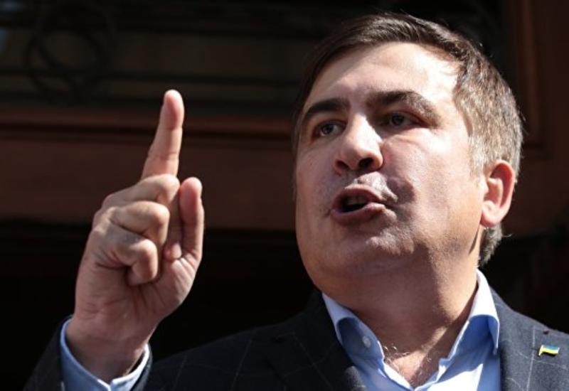 Саакашвили пригрозил спрыгнуть с крыши в Киеве