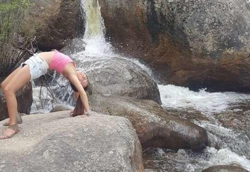 Бурная река смыла любительницу йоги