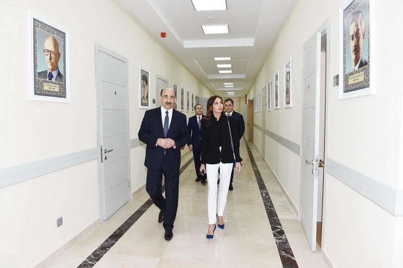 Первый вице-президент Мехрибан Алиева приняла участие в открытии нового здания Музыкальной школы имени Ростроповичей в Баку