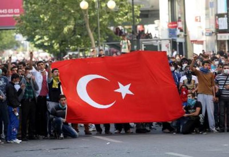 В Анкаре у посольства США проходит акция протеста