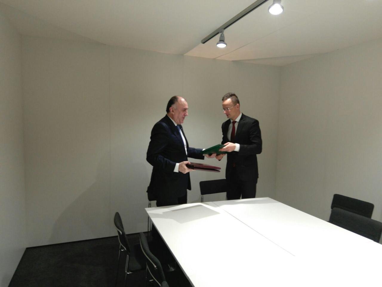 Азербайджан и Венгрия подписали соглашения в сфере образования и грузоперевозок