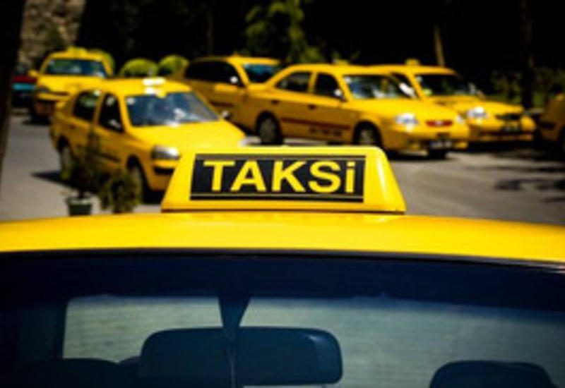 В Баку неизвестные угнали такси вместе с водителем