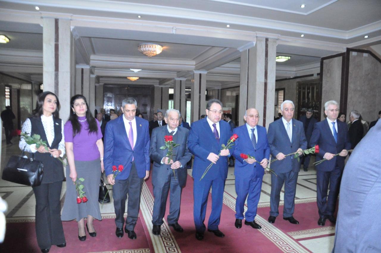 В БГУ почтили память Общенационального лидера Гейдара Алиева