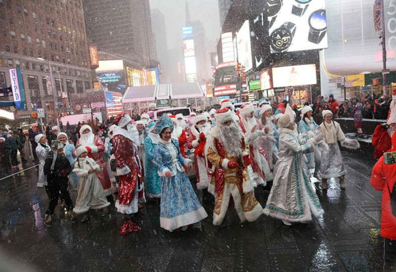 Парад Дедов Морозов и Снегурочек прошел по Манхэттену