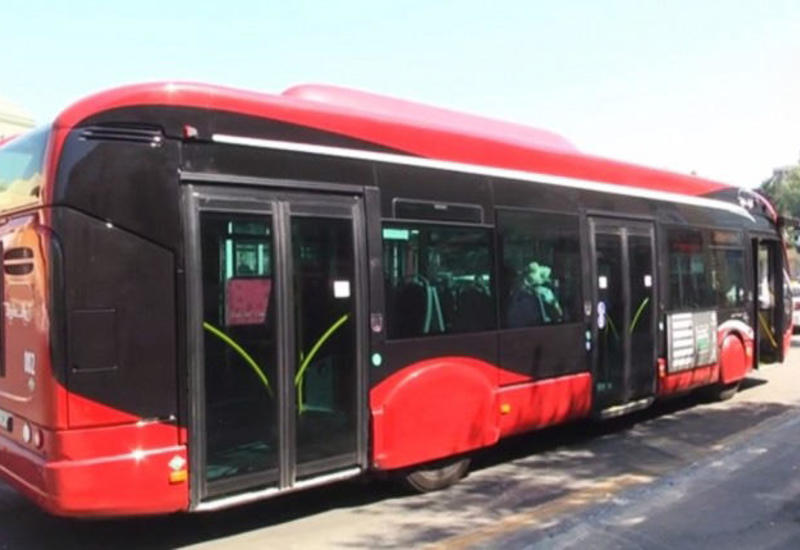 В Баку еще один автобусный маршрут перешел на безналичную оплату
