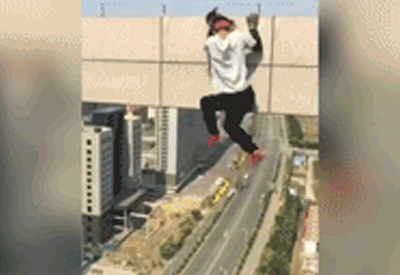 Китайский руфер снял на видео собственную гибель, сорвавшись с 62-этажного небоскреба