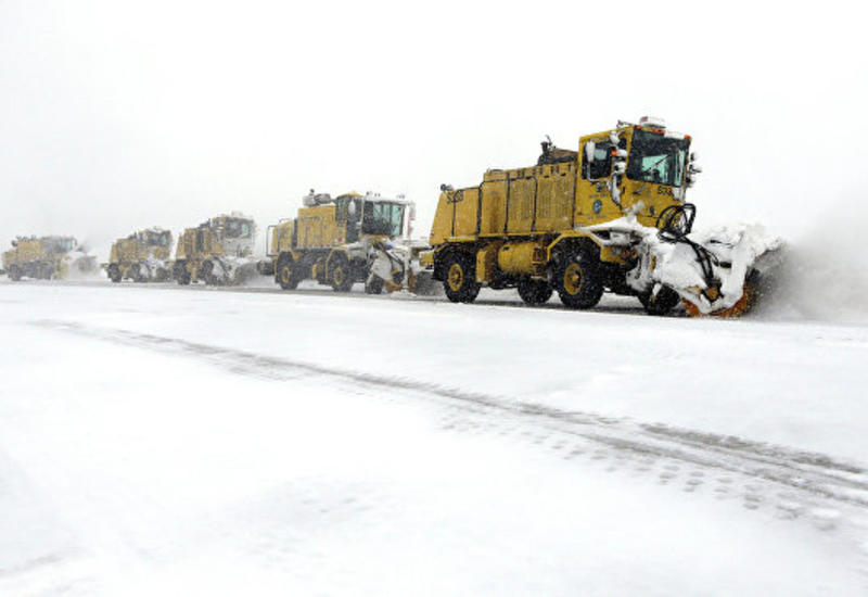 Снегопад в Торонто, отменены сотни авиарейсов