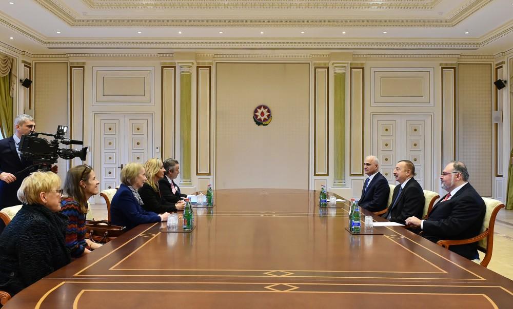 Президент Ильхам Алиев принял госминистра Великобритании по торговле и поощрению экспорта