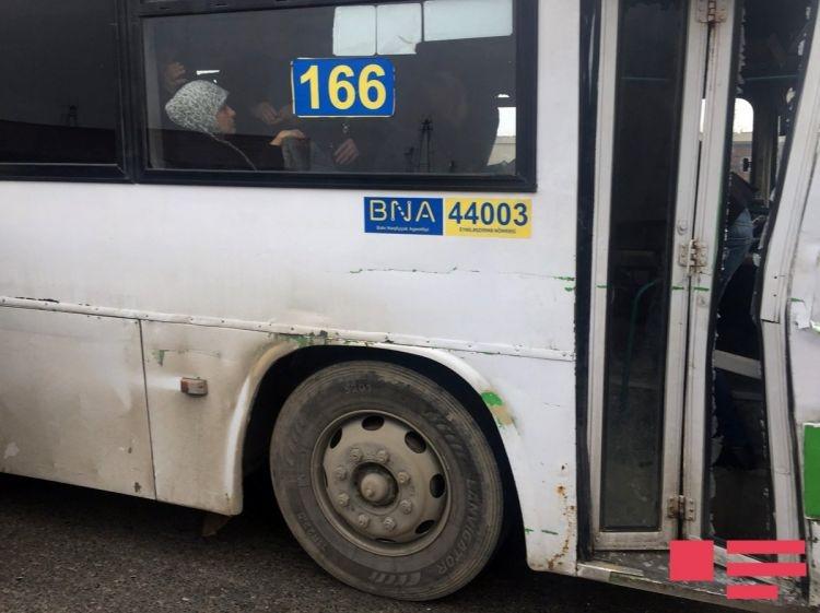 В Баку автобус столкнулся с грузовиком