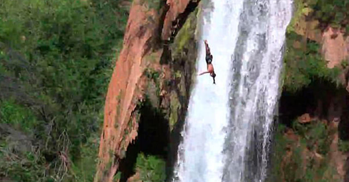 Падение с водопада. Водопад Сангардак. Человек падает с водопада. Падающий водопад. Прыжок с водопада.