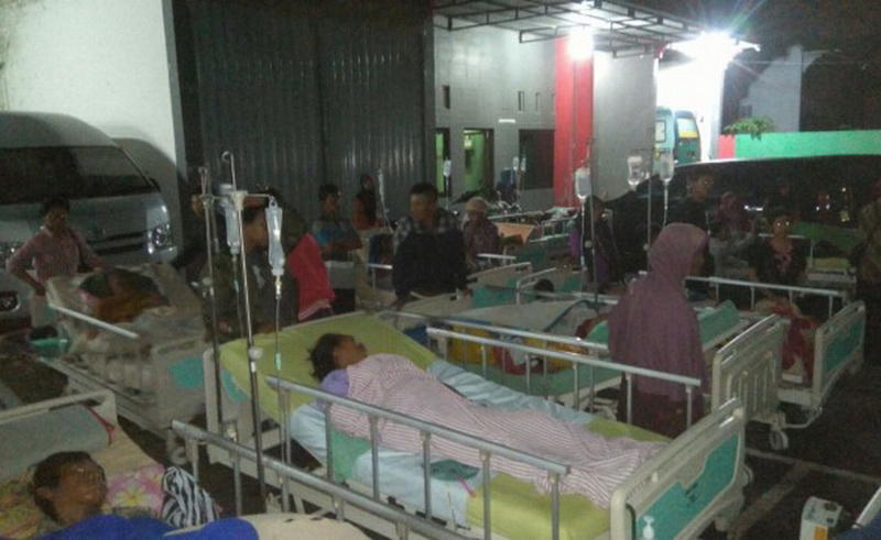В Индонезии произошло мощное землетрясение, есть жертвы