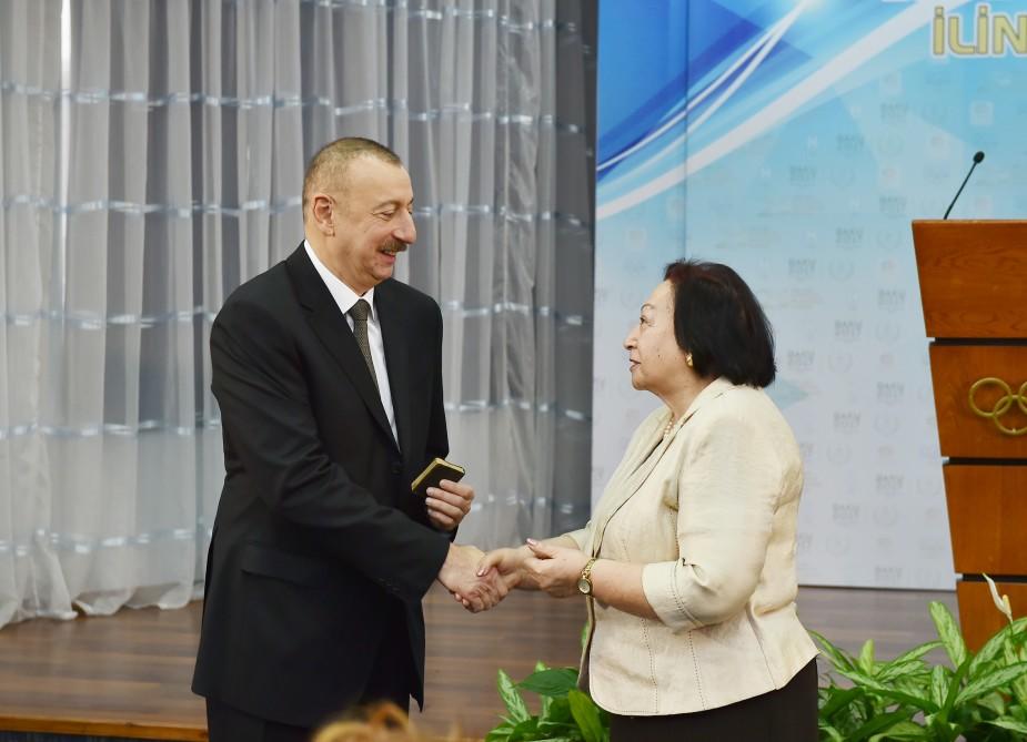 Президент Ильхам Алиев и его супруга Мехрибан Алиева приняли участие в церемонии в НОК, посвященной спортивным итогам 2017 года