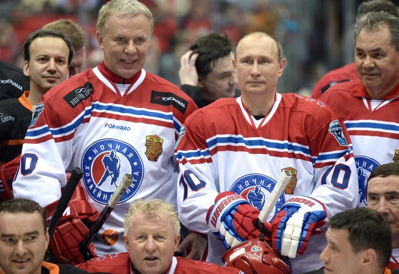 Путин и Шойгу сразились с легендами хоккея