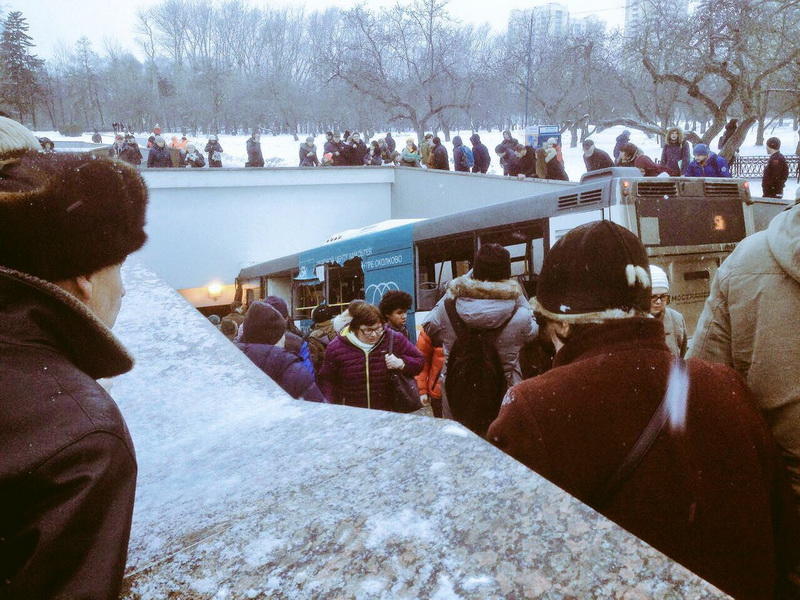 В Москве автобус въехал в толпу людей, есть погибшие и раненые