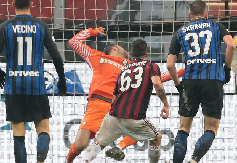 Милан обыграл "Интер" и вышел в полуфинал Кубка Италии