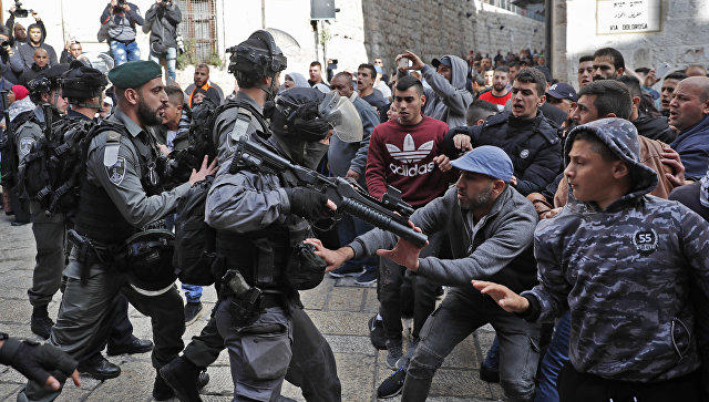 Более 300 палестинцев пострадали при столкновениях в Газе и Иерусалиме