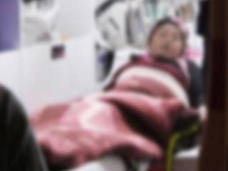 Xəstəxanaya gətirilən 2 azyaşlı qız hamilə çıxdı
