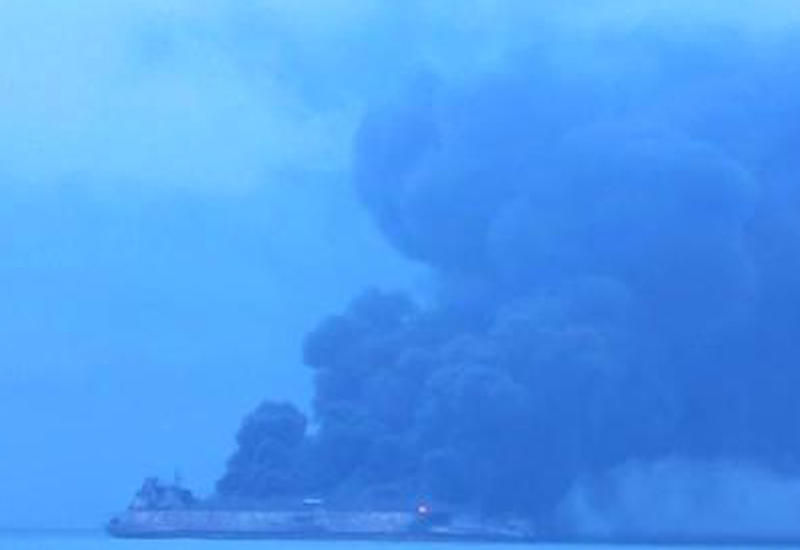 Появилось видео горящего у берегов Китая иранского танкера