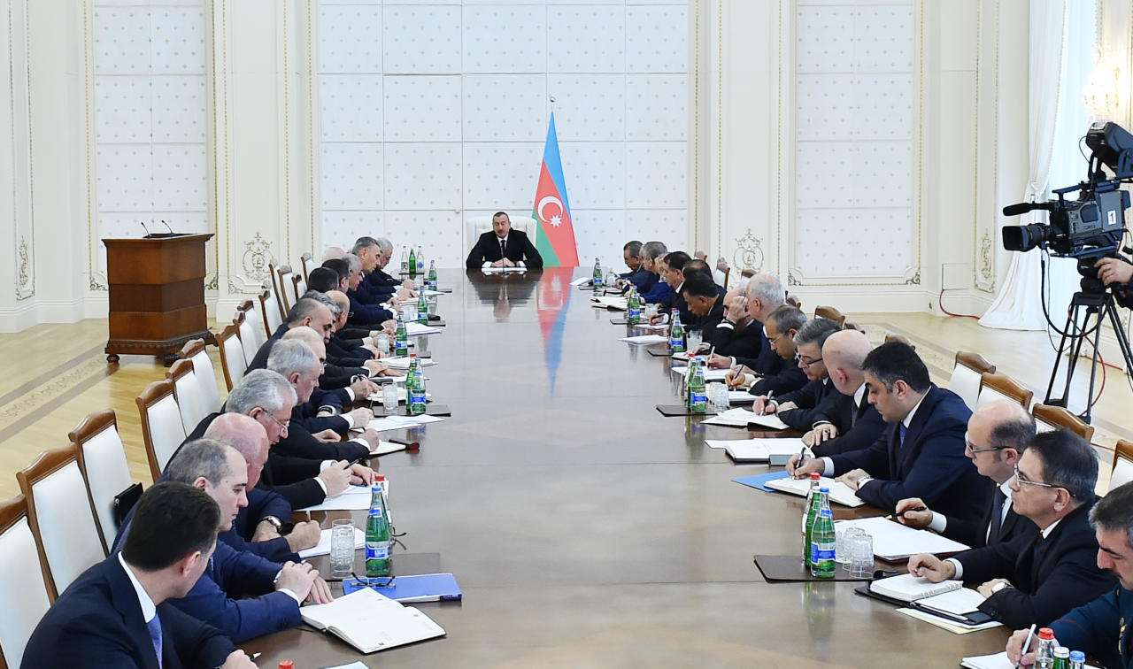 Под председательством Президента Ильхама Алиева прошло заседание Кабмина, посвященное итогам 2017 года и предстоящим задачам