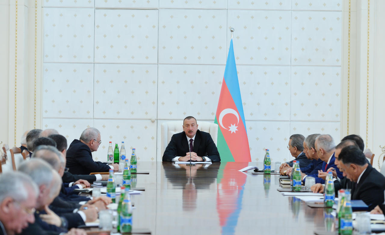 Президент Ильхам Алиев: В 2018 году экономика Азербайджана будет идти по пути своего развития